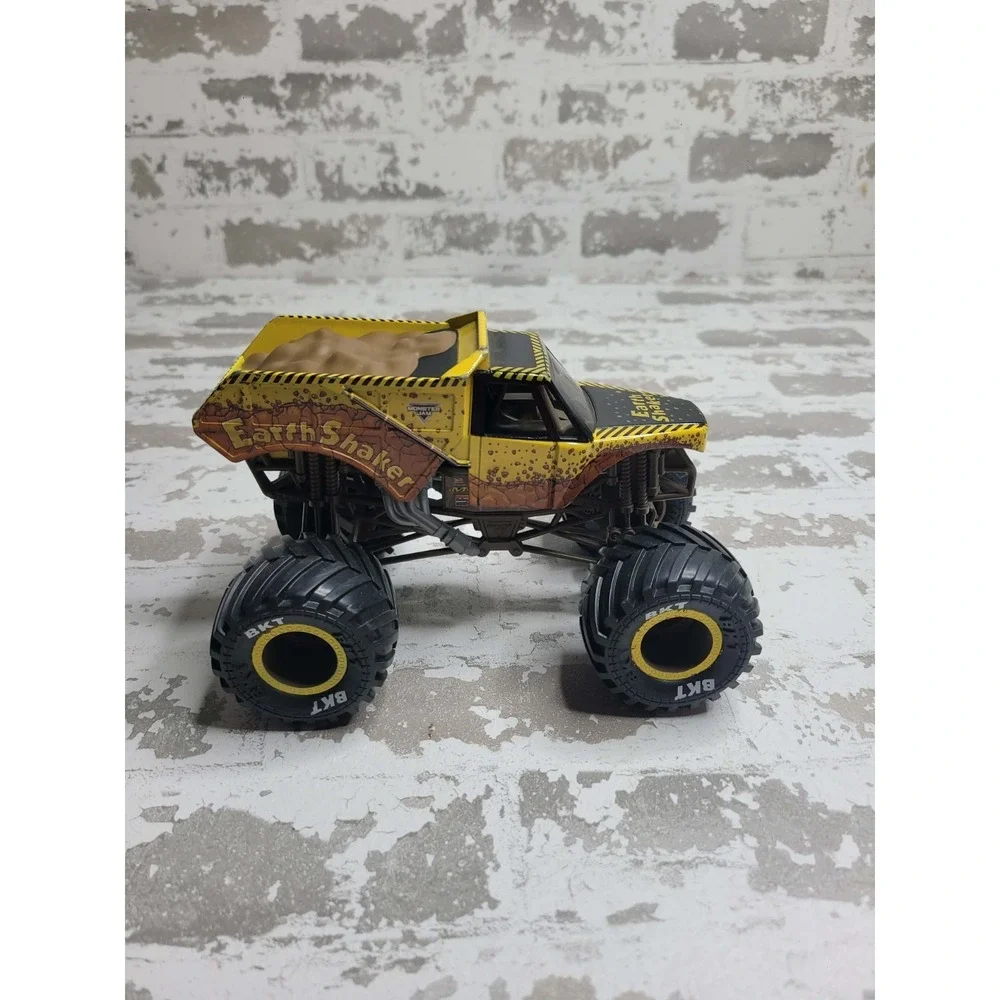 Lot of 3 Monster Jam Trucks Gravedigger, Earth Shaker,‎ Soldier Fortune